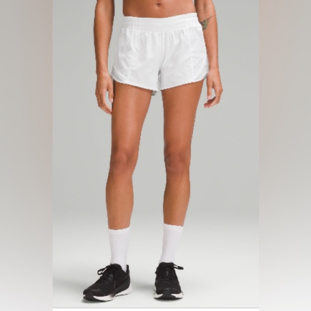 Lululemon Hotty-Hot Low Rise Lined Short 4” white size 4